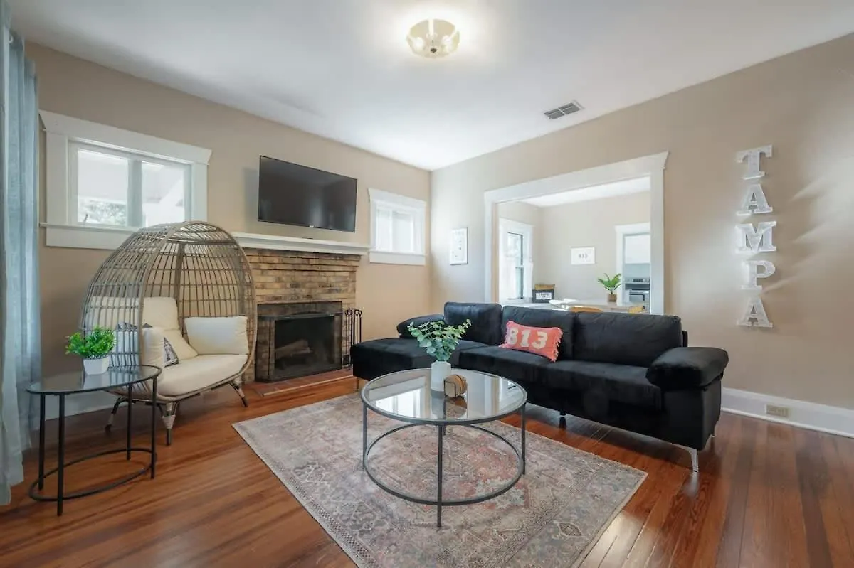 Historic & Cozy Bungalow By Downtown Tampa